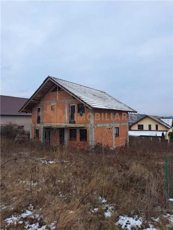 Casa la rosu, tautii magheraus