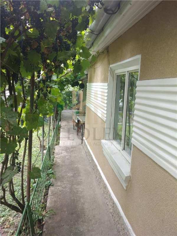 De vanzare casa husi