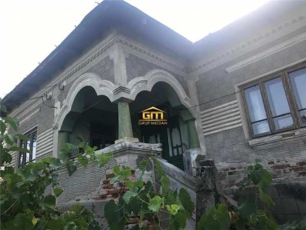Casa batraneasca cu 2510 mp teren in budesti