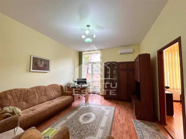Apartament 3 camere, in piata maria la doar 500 m de centru.