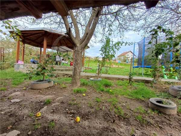 Casa de vanzare cu spatiu comercial in talmaciu