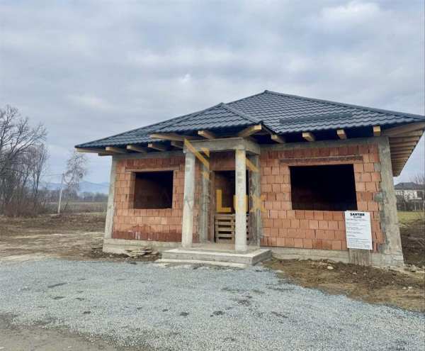 Casa si duplex de vanzare in satu nou de jos
