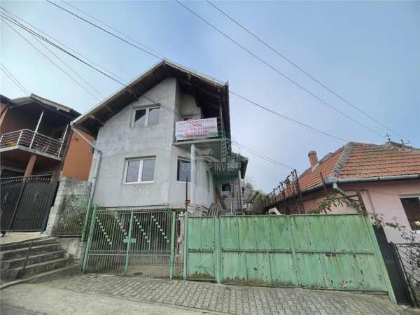 Casa individuala cu 6 camere si 3 bai si 1413 mp teren in blaj