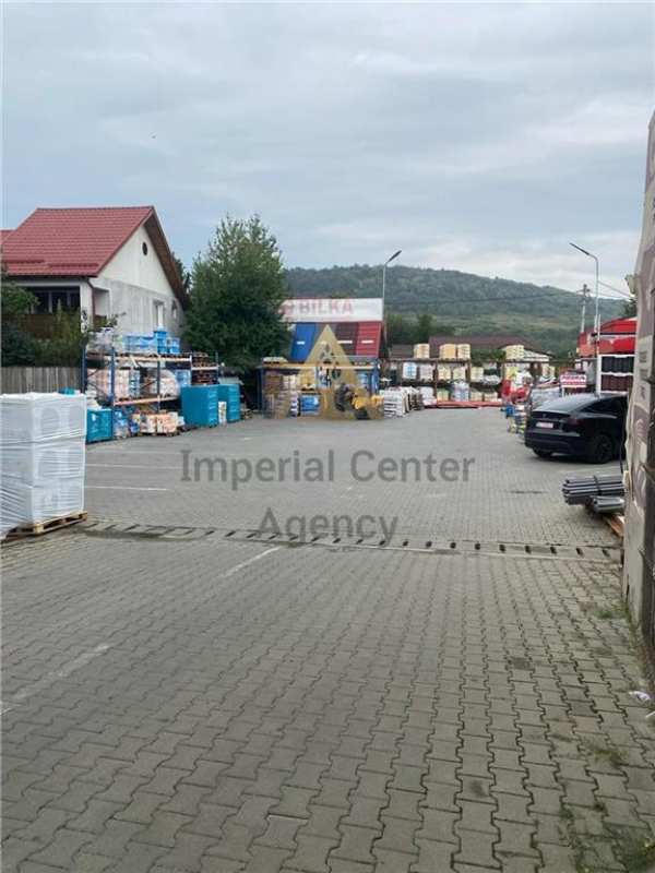 Cladire individuala ( spatiu comercial) cu teren de vanzare in onesti