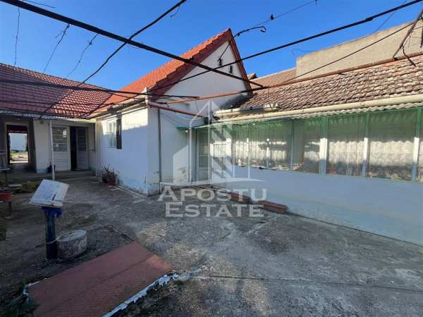 Casa individuala , cu garaj si teren de 856 mp in ghiroda