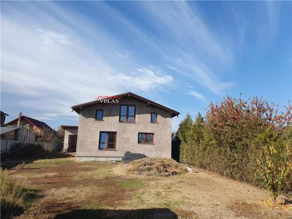 Vila in gugesti p+m, cu 1000 mp teren intravilan