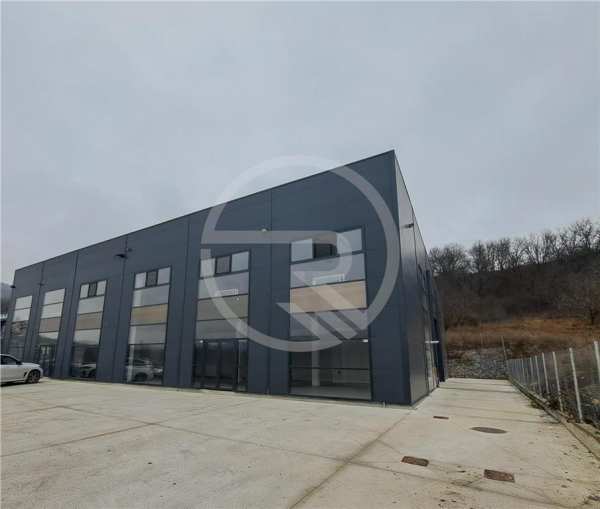 Hala/spatiu comercial, 1200 mp utili + 2600 mp teren, situat in baciu!