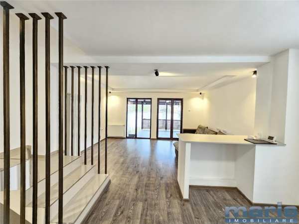 Spatiu pentru birouri showroom salon cabinet medical.
