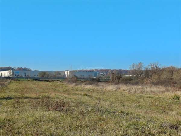 Teren de vanzare in mohu zona industriala la 20 m de sensul giratoriu