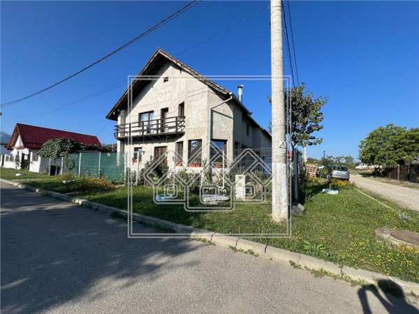 Casa de vanzare in victoria cu teren de 300 mp, 4 camere si garaj