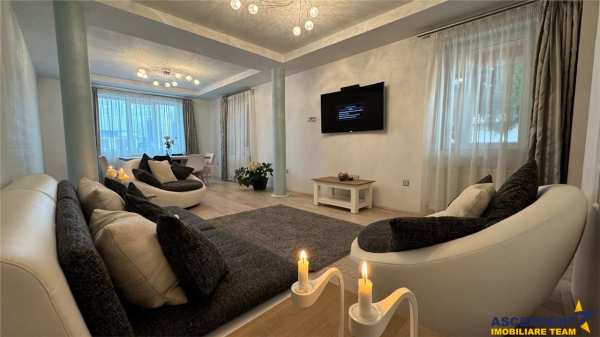 Film&3d!vila remarcabila+casa boiereasca,in pretios areal de 2.100 mp, santana de mures.