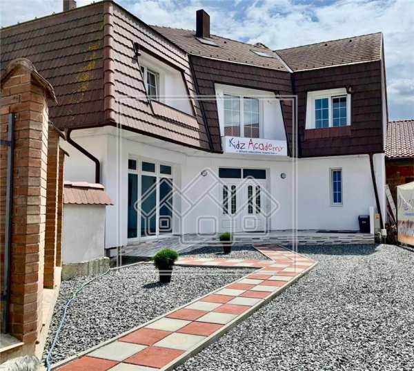 Afacere la cheie - gradinita acreditata si birouri - arhitectilor