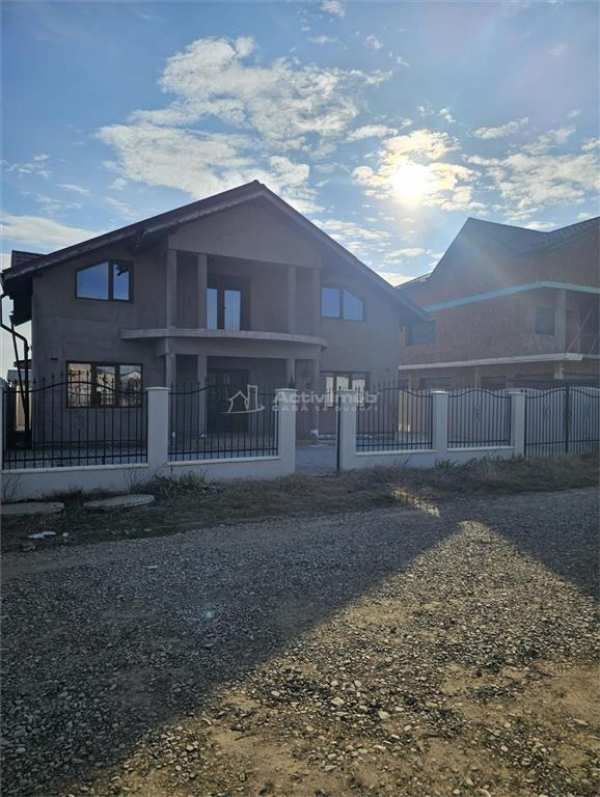 Casa p+m, 6 camere, suprafata utila 200 mp, teren 300 mp, bariera focsani