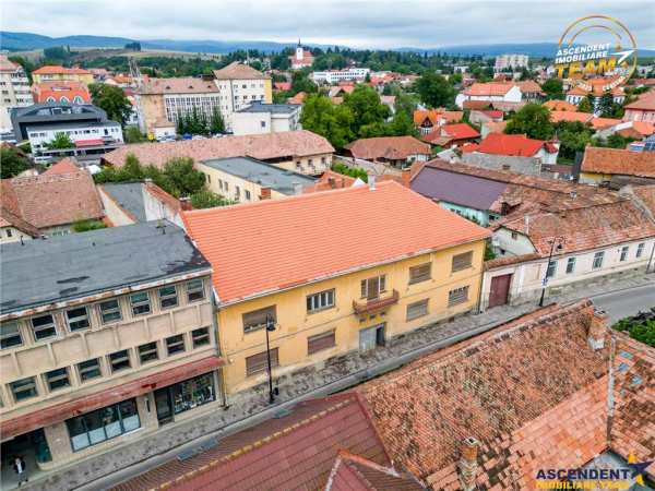 Edificiu istoric:1.600 mp, central, potential: birouri,hotel boutique,restaurant,spatiu cultural si similare