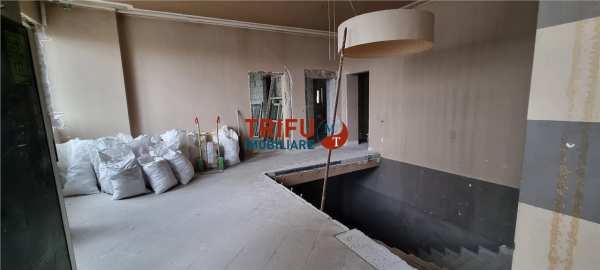 Spatiul comercial 9 camere de vanzare cetate  pretabil regim hotelier