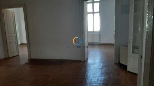 Inchiriere vila sapte camere, pretabila spatiu, cabinet, clinica, scoala, zona ultracentrala