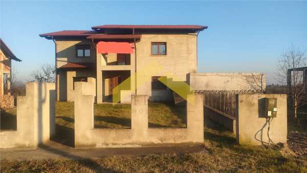 Casa la gri de vanzare localitatea zimand nou