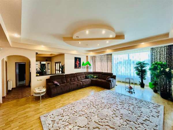 Vila de lux de vanzare 7 camere teren sibiu selimbar