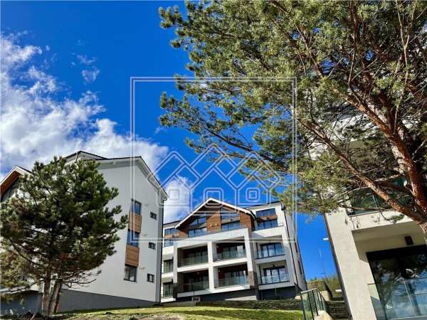 Penthouse cu 5 camere si balcon - predare la cheie