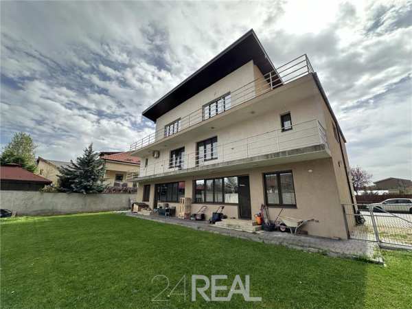 Vanzare 2 vile duplex si 1 apartament  curte 500 mp / cartierul latin