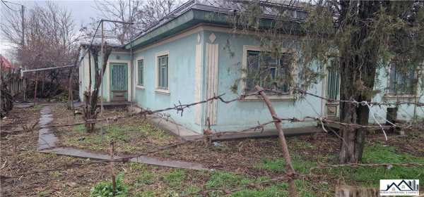 Vz. casa din caram, 4 cam. de renov. cu ter. 634 mp, str. al. i cuza id-409