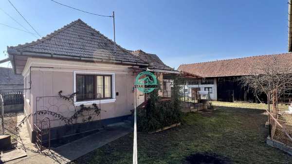 Vand casa in ogra cu 3 camere, 500 teren, constructie 1960