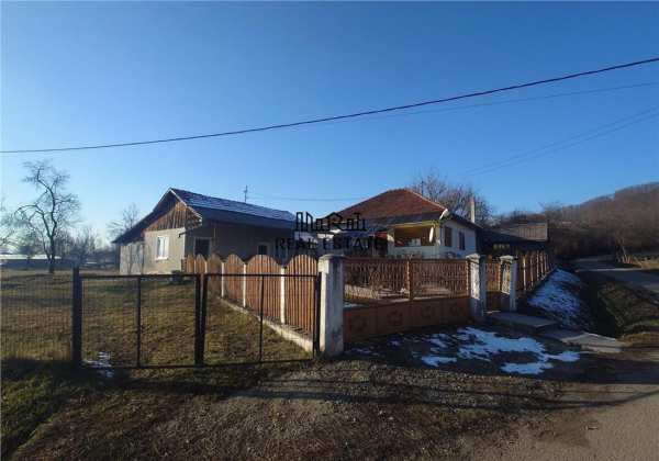 Se vinde casa si teren cu priveliste, zona rurala