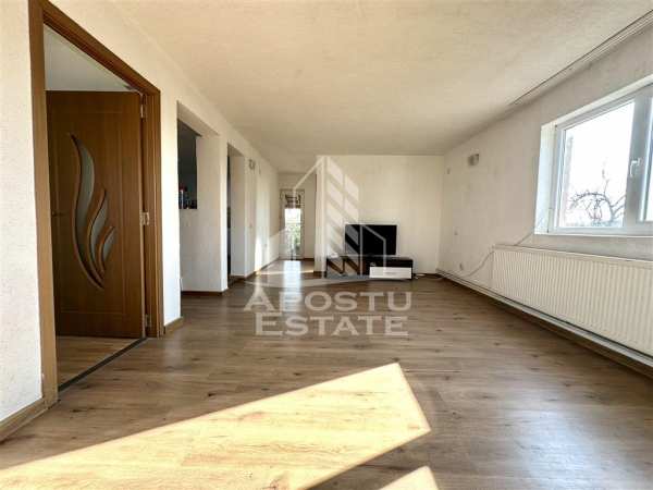 Casa cu 5 camere situata in utvin
