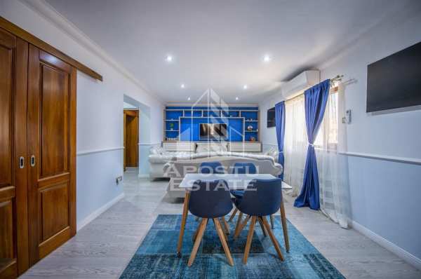 Vila,piscina,teren fotbal,gradina,vegetatie