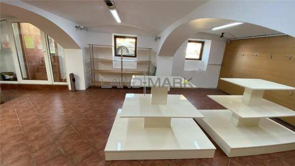 Spatiu de inchiriat la demisol cu intrare de pe strada 16 decembrie