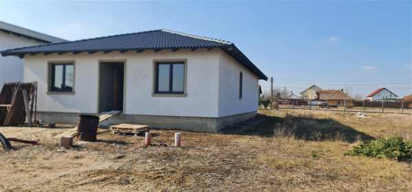 Casa noua parter, 10 min. de podgoria, loc. zimand cuz