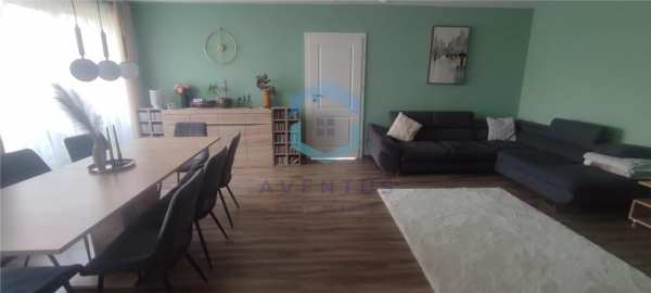 Casa vanzare 2 etaje, luna de sus