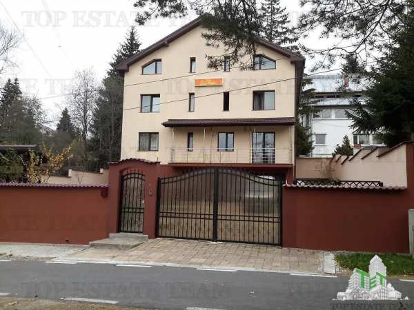 Vila 10 camere cu teren in predeal