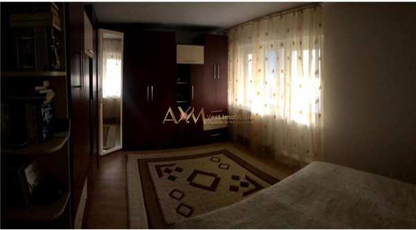 Apartament 4 camere de vanzare