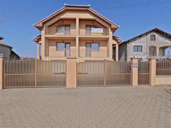 Casa mare la principala in fantanele