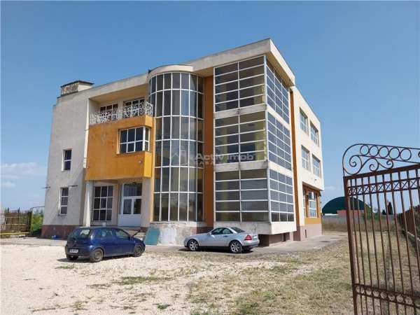 Cladire p+2e - spatii multiple, teren 1200mp - stupini  brasov