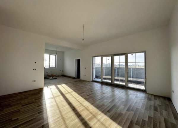 1/2 duplex, cu 3 camere, utvin !