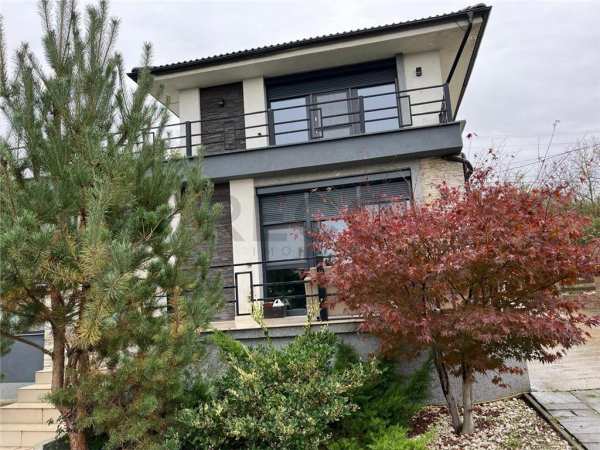 Reco casa/vila p+e cu 3 dormitoare, 700mp teren, zona dealuri oradea