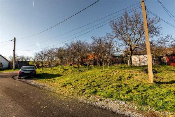 Reco imobiliare. casa la rosu , cetariu