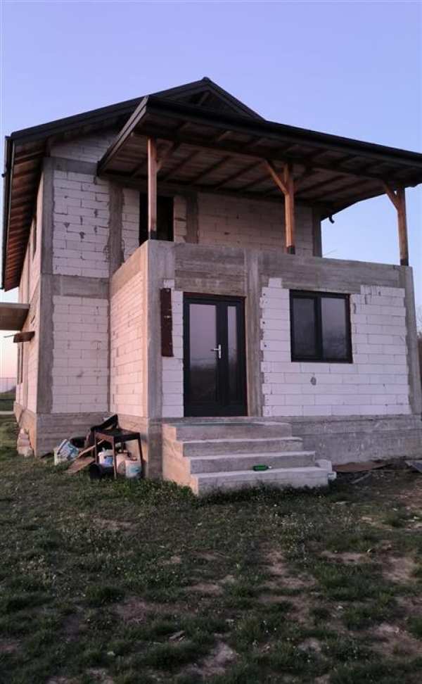Casa de vanzare langa padure,comana,giurgiu