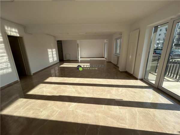 Spatiu comercial, zona noua tractorul