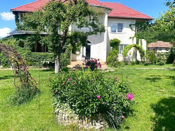 Casa deosebita cu 4 camere, gherla, mintiu gherlii+teren 15700 mp